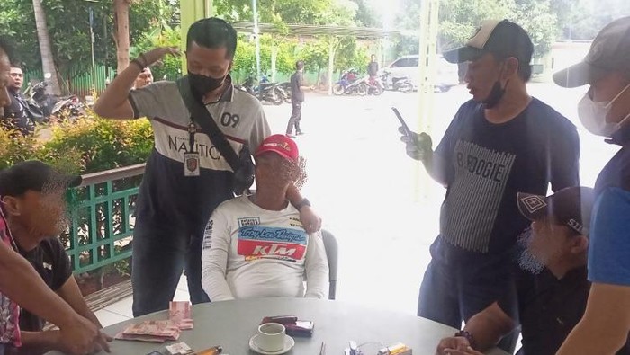 anggota-ormas-pelaku-pemerasan-di-tangerang-ditangkap-dokistimewa_169