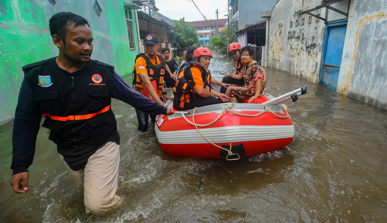 097129500_1731403314-20241112-Banjir-MER_1