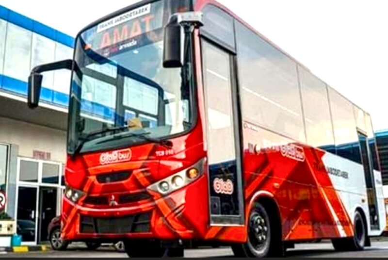 Transjakarta dan GlaD Bus