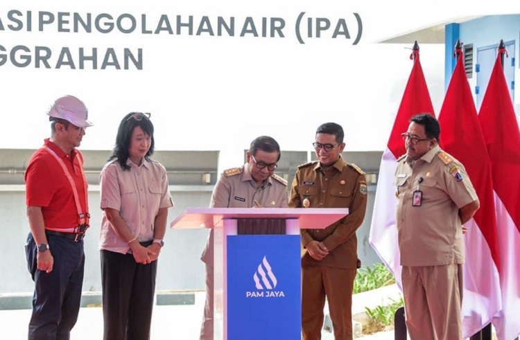 Gubernur DKI Jakarta meresmikan Instalasi Pengolahan Air Pesanggrahan yang akan melayani 45.000 sambungan rumah di Jakarta dan wilayah penyangga. Proyek ini mendukung target cakupan layanan air bersih 100 persen pada 2029. (Foto: Dok PAM Jaya)