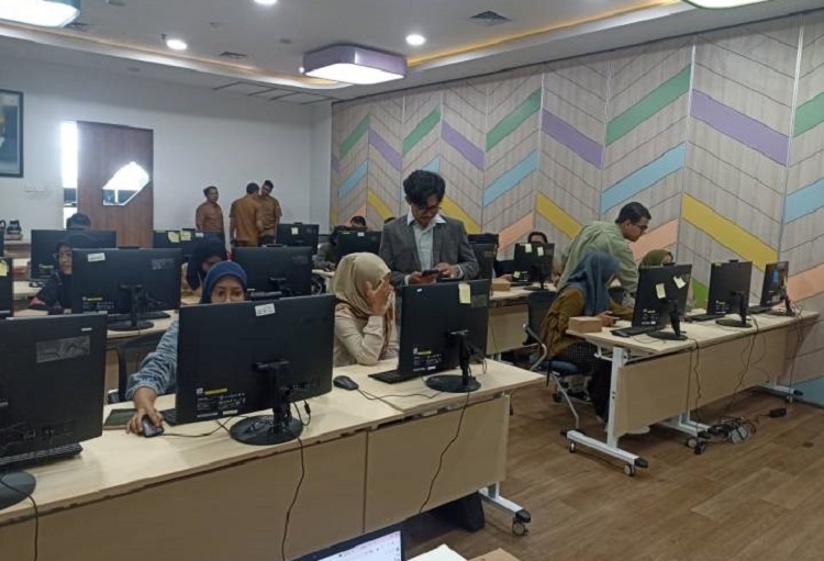 Disnaker Kota Tangerang sukses menggelar Ujian Content Creator Batch 8. Program ini membekali warga keterampilan digital untuk wirausaha mandiri. (Foto: tangerangkota.go.id)