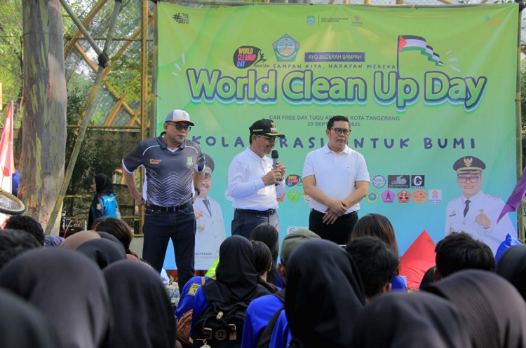 Pada peringatan World Cleanup Day 2025, Wali Kota Tangerang H. Sachrudin mengajak masyarakat bersedekah untuk rakyat Palestina. Uniknya, sedekahnya melalui sampah. (Foto: Dok Pemkot Tangerang)
