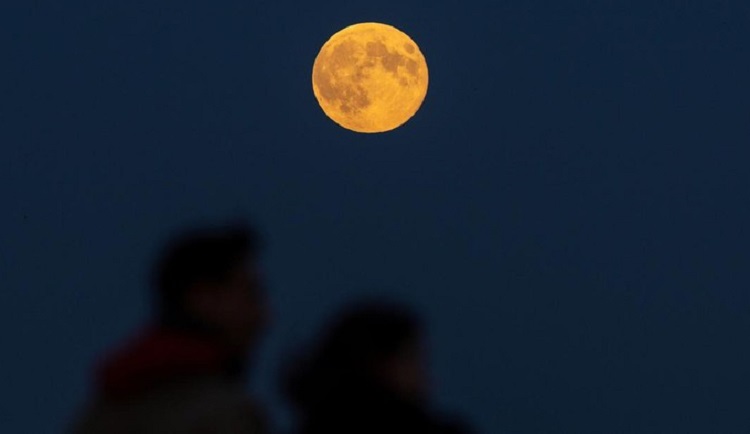 Supermoon atau Harvest Moon akan muncul pada 7 Oktober 2025. (Foto: Reuters)