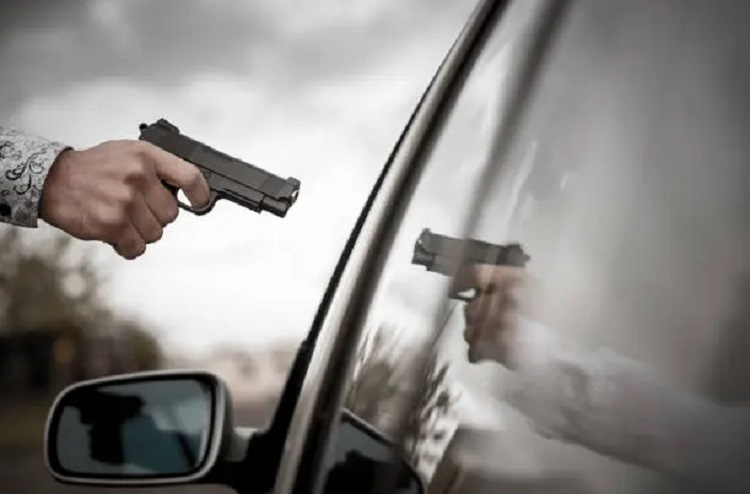 Sebuah mobil Hyundai tertembak peluru airsoft gun di Ruko The Loop BSD. Polisi masih menyelidiki pelaku dan motifnya. (Foto: Ilustrasi/iStock)