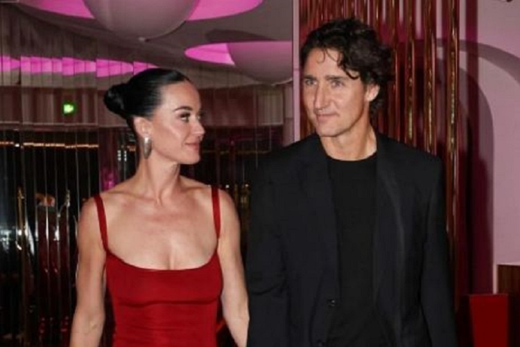 Katy Perry resmi berpacaran dengan Justin Trudeau. Pasangan ini tampil mesra di Paris, setelah rumor asmara yang beredar sejak musim panas 2025.