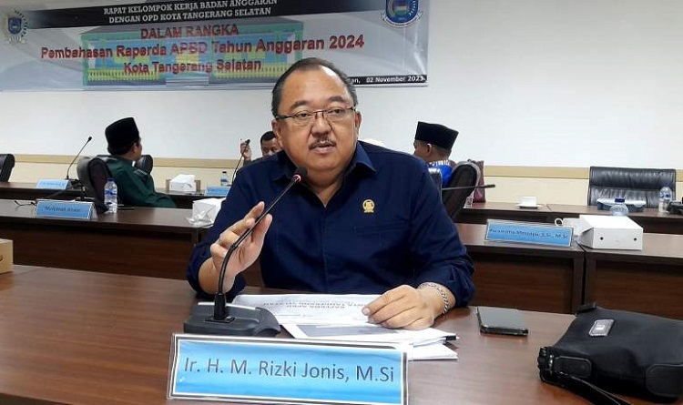 Ketua Fraksi Demokrat DPRD Tangsel, Rizki Joni, meminta Pemkot cermat susun RTRW 2025-2045 agar tak menimbulkan konflik ruang dan cacat hukum. (Foto: Istimewa)