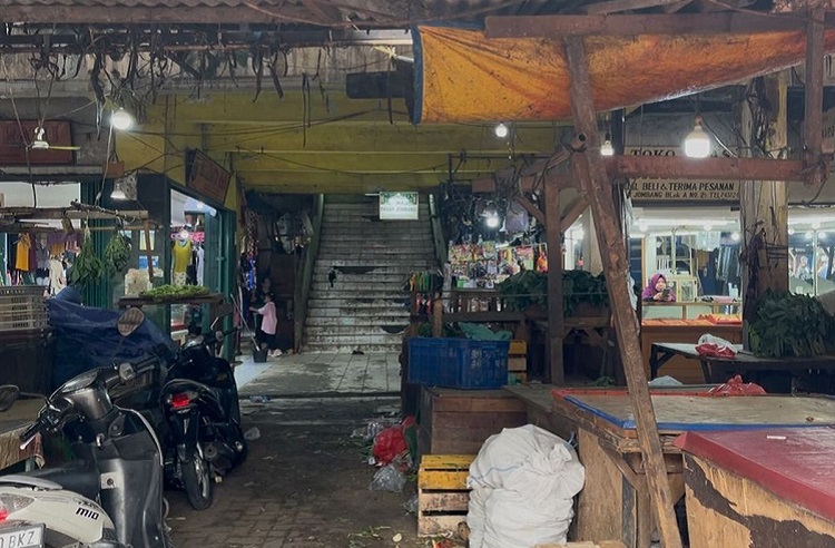 Suasana Pasar Jombang, Ciputat pasca insiden percobaan pembacokan. Pedagang berharap aparat lebih sering berpatroli demi keamanan. (Foto" Kompas.com)