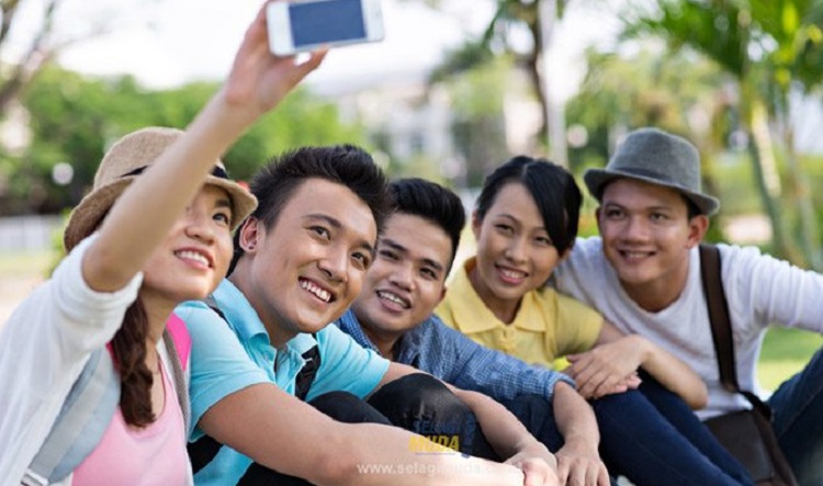Studi global tahun 2025 menempatkan Indonesia di peringkat pertama sebagai negara dengan masyarakat paling bahagia di dunia.
