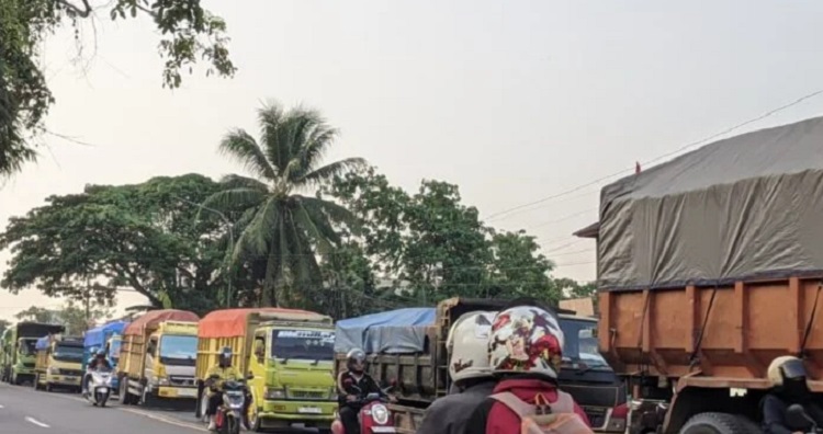 Pemerintah Kota Serang akan membatasi waktu operasional truk besar di wilayah Kramatwatu. (Foto: Istimewa)