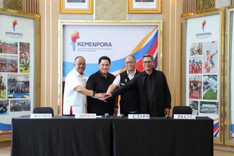 Menpora Erick Thohir (kedua dari kiri) menargetkan 80 emas untuk Indonesia di SEA Games Thailand 2025. Total 996 atlet dikirim sebagai persiapan menuju Olimpiade 2028. (Foto: Dok Kemenpora)