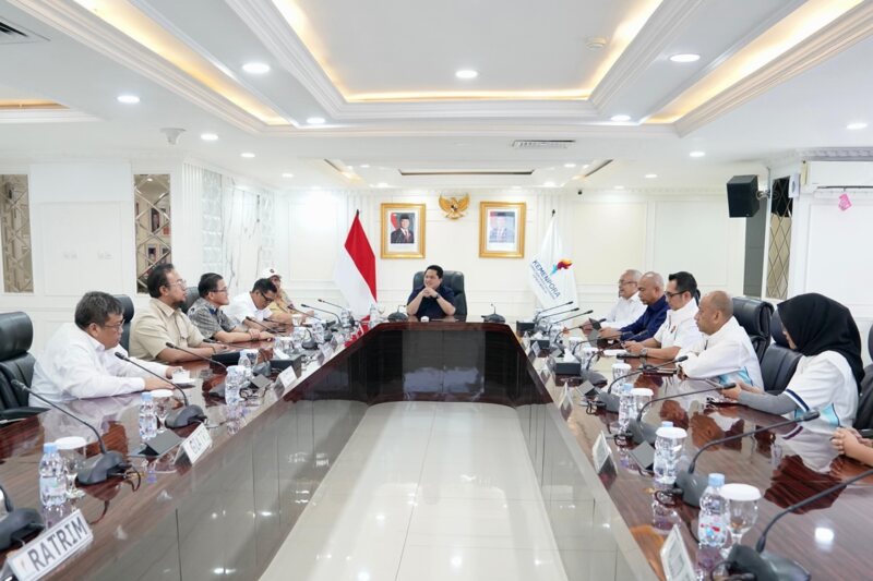 (Menpora RI) Erick Thohir, menerima Ketua National Paralympic Commite (NPC) Indonesia, Senny Marbun dan Chef de Mission (CdM) Asean Para Games 2026 Thailand, Reda Manthovani di Ruang Rapat Lantai 10, Kemenpora, Senayan, Jakarta. (Foto : Dok Kemenpora)
