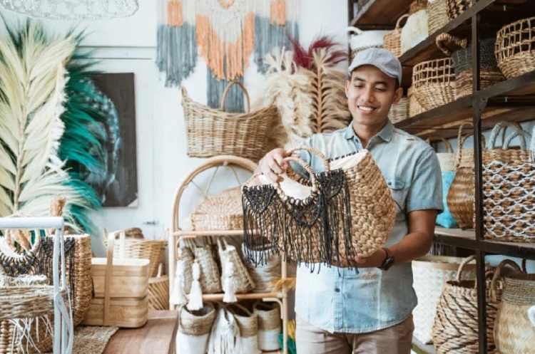 Sejumlah pelaku UMKM di Kabupaten Serang mengaku menerima bantuan modal tidak utuh. Diduga terjadi pemotongan Rp500 ribu oleh oknum.