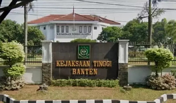 Kejati Banten memeriksa mantan Pj Gubernur Ucok Damenta terkait dugaan korupsi pembelian minyak goreng curah CP10 senilai Rp20,4 miliar. (Foto: Istimewa)