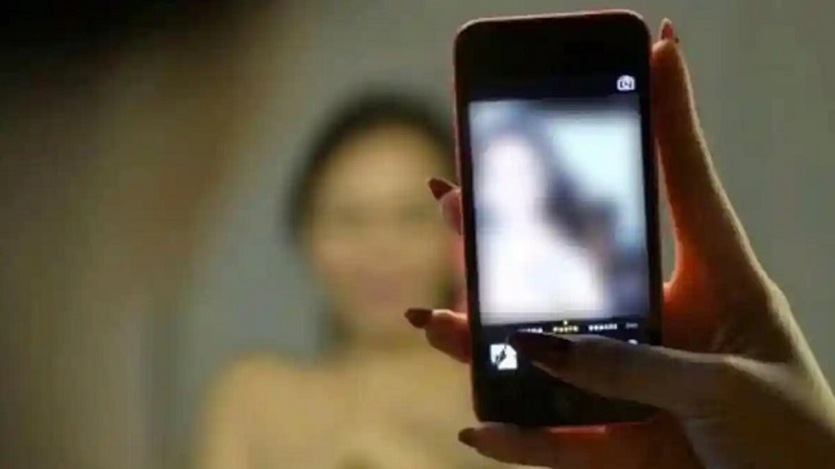 Polisi mengamankan wanita dalam video viral yang memperlakukan Alquran secara tidak pantas. Bareskrim masih mendalami identitas dan motif pelaku. (Foto: YouTube/Ilustrasi)