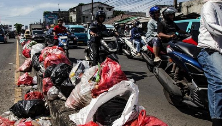 Pemkot Tangsel menegaskan TPA Cipeucang hanya solusi transisi. Pengelolaan sampah dilakukan melalui TPS3R dan teknologi berkelanjutan. (Foto: detik.com/Ilustrasi)