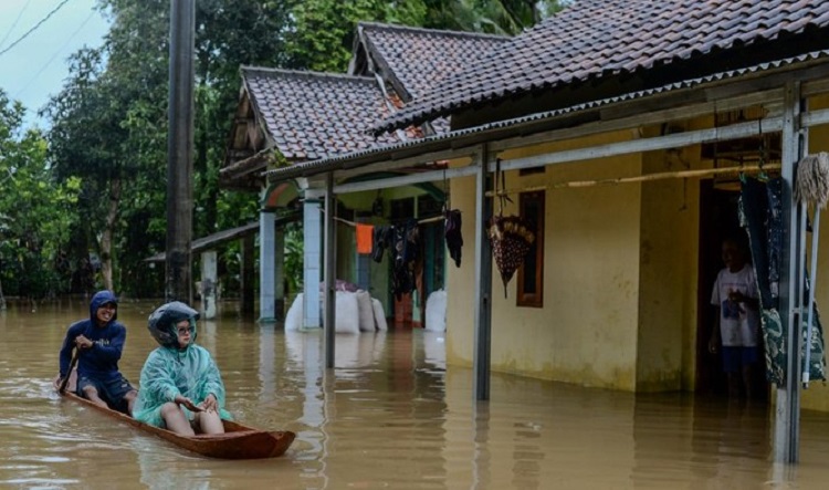 Banjir di Cipondoh, Tangerang, masih terjadi hingga hari kedua. Warga mengungsi dan mengeluhkan minimnya bantuan logistik. (Foto: ANTARA/Ilustrasi)