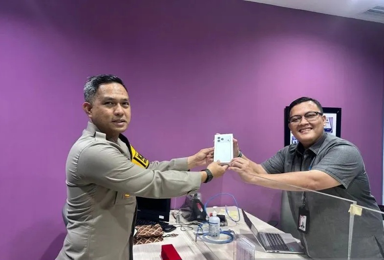 Kapolres Tangsel AKBP Boy Jumalolo melaporkan gratifikasi berupa iPhone 17 Pro Max dan tongkat jabatan ke KPK. (Foto: ANTARA)
