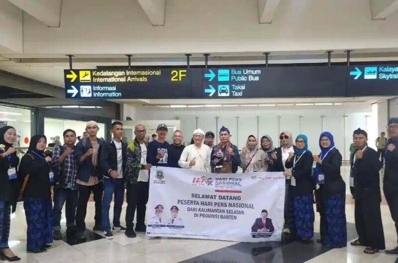 Ribuan anggota PWI dari seluruh Indonesia tiba di Serang, Banten, mengikuti HPN 2026. Rombongan terbesar dari Lampung, Sumatera Barat, dan PWI Jaya. (Foto: Tribun Banten)