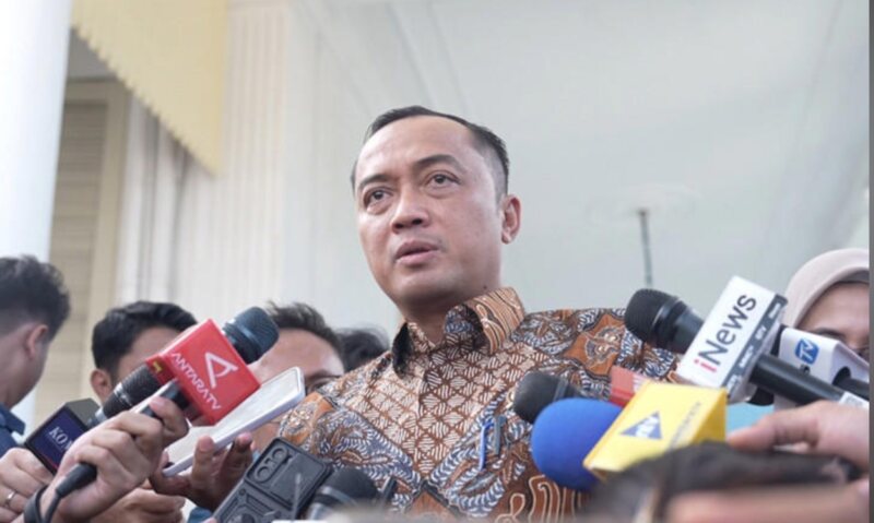 Mensesneg Prasetyo Hadi menyebut pengambilan sumpah Adies Kadir sebagai Hakim MK akan digelar di hadapan Presiden Prabowo Subianto. (Foto: Dok Bakom RI)