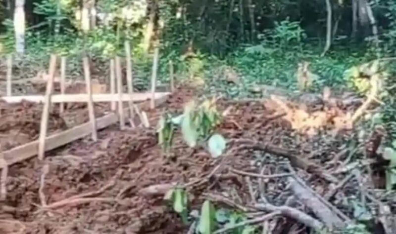 Kades Cipendeuy membantah tudingan gedung Kopdes Merah Putih dibangun di lahan kuburan. Warga menyebut dilakukan tanpa musyawarah. (Foto: Istimewa)