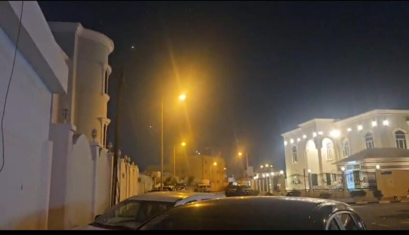 Penampakan rudal Iran di langit Qatar yang menyasar pangkalan militer Amerika Serikat di negara itu. (Foto: Dok Yudi Rasdian WNI di Qatar)