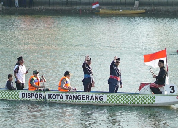 Proyek transportasi air (waterway) Sungai Cisadane di Tangerang terbengkalai. Dermaga kini beralih fungsi menjadi lokasi pedagang angkringan. (Foto: Dok Pemkot Tangerang)