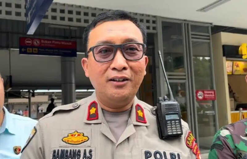 Kapolsek Ciputat Timur Kompol Bambang Askar Sodiq memastikan isu pocong membawa golok di Tangerang Selatan merupakan hoaks dan mengingatkan ancaman hukum penyebar informasi palsu. (Foto: Istimewa)