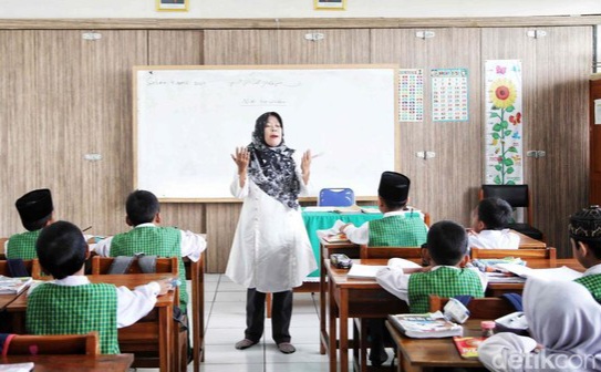 Guru madrasah swasta di Kabupaten Tangerang mengadukan rendahnya kesejahteraan dan status yang belum jelas kepada DPRD. (Foto: Detik.com/Ilustrasi)