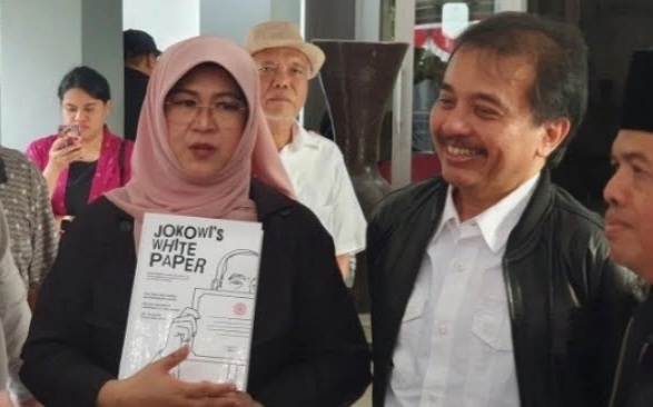 Roy Suryo dan Dokter Tifa dikabarkan ditangkap Polda Metro Jaya terkait kasus tudingan ijazah palsu Jokowi. Berkas perkara keduanya telah P21. (Foto: suara.com)