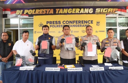 Polresta Tangerang menangkap enam pelaku pemerasan berkedok polisi yang menguras uang korban Rp7,9 juta di Rajeg, Kabupaten Tangerang. (Foto: Istimewa)