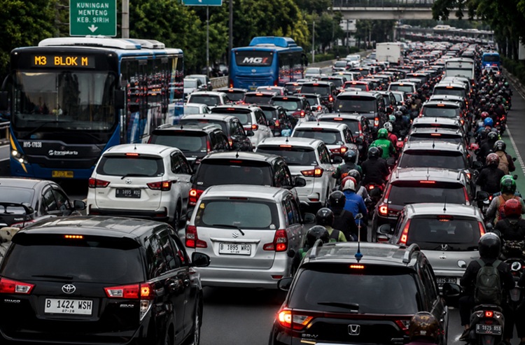 ILUSTRASI - Wakil Wali Kota Tangerang Maryono meminta Dishub memperkuat kehadiran petugas di lapangan untuk mengurai kemacetan dan meningkatkan pelayanan transportasi. (Foto: Chatgpt/Aktual Tangerang)