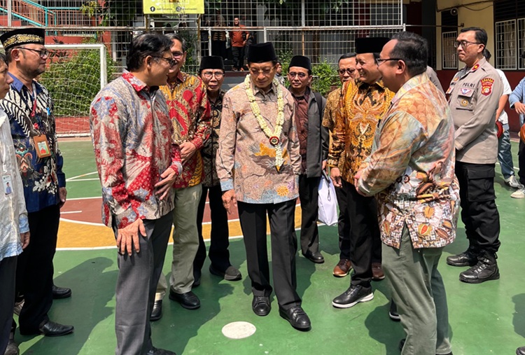 Menteri Agama, Nasaruddin Umar, mengunjungi kampus UIN Syarif Hidayatullah Jakarta beberapa waktu lalu. UIN Jakarta menegaskan putusan PTUN belum inkracht dan tidak menghentikan integrasi satuan pendidikan yang memiliki dasar hukum lain. (Foto: Istimewa)