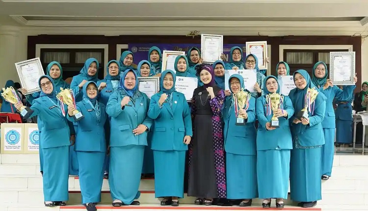 TP-PKK Kabupaten Tangerang meraih Juara Umum Lomba 10 Program Pokok PKK Banten 2026 setelah memborong lima Pakarti Utama 1. (Foto: Humas Pemkab Tangerang)