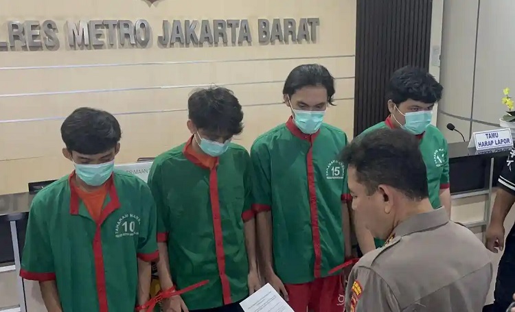 Polisi membongkar sindikat tembakau sintetis di Tangerang dan Tangsel. Empat pemuda ditangkap dan barang bukti hampir Rp1 miliar disita. (Foto: KOMPAS.com)