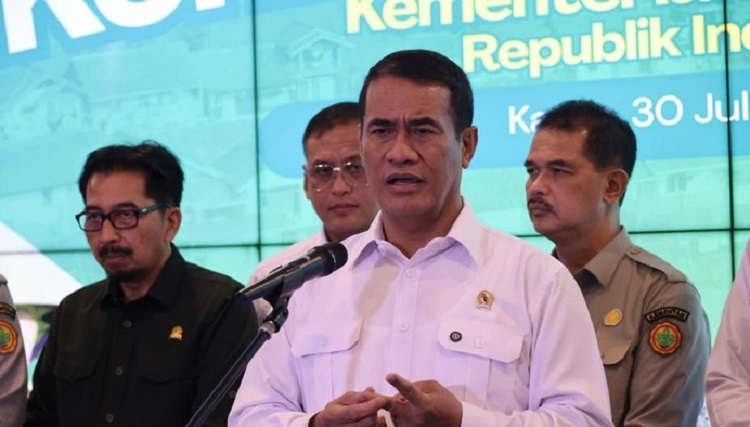 Mentan Andi Amran Sulaiman mencopot permanen 13 pejabat Kementan yang terbukti terlibat judi online setelah laporan diverifikasi. (Foto:; Dok Kementan)