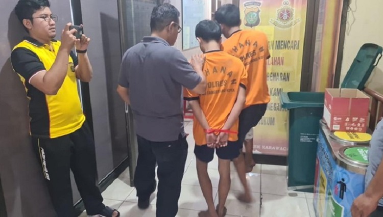 Polisi menangkap dua tersangka curanmor di Karawaci, Kota Tangerang. Salah satu pelaku ditembak setelah melawan saat ditangkap. (Foto: Dok Polsek Karawaci)